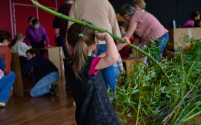 On construit un village de cabanes